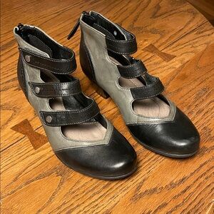Earth Brand Serrano Black & Gray Women's size 6 heels with Velcro & zip closure